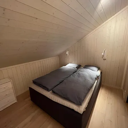 Med Utsikt I Naerheten Av Sentrum Tatil Evi Stryn