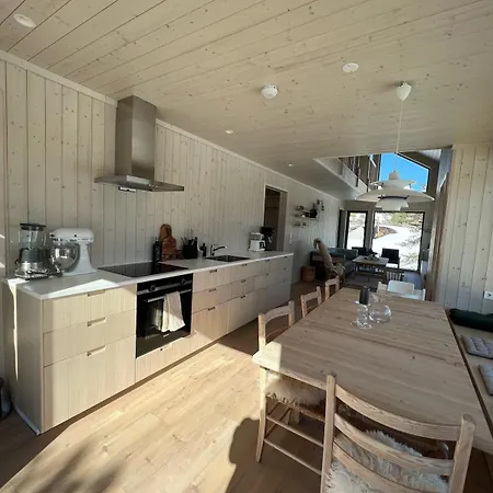 Med Utsikt I Naerheten Av Sentrum Tatil Evi *